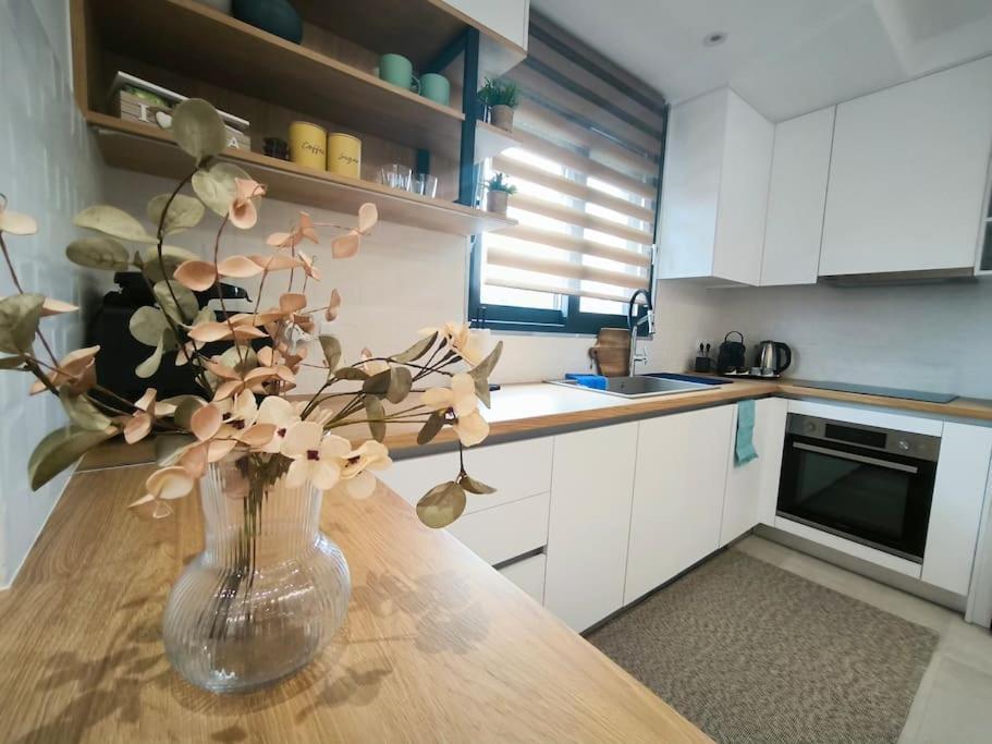 Floral Home 2 - 1St Floor Apt With Private Parking! Atenas Exterior foto