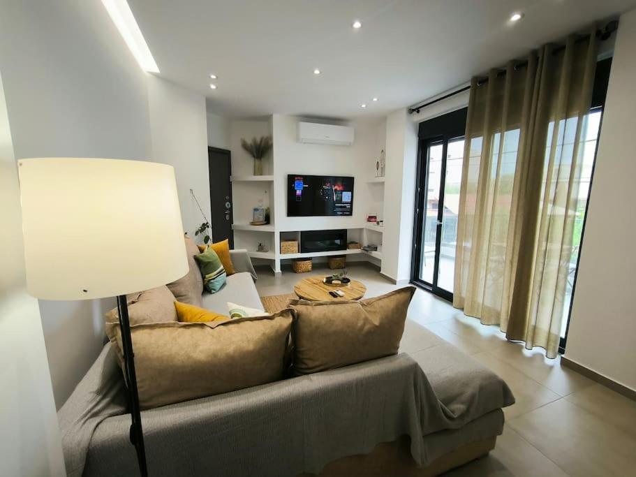 Floral Home 2 - 1St Floor Apt With Private Parking! Atenas Exterior foto